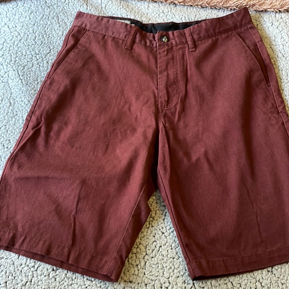 Mens Volcom maroon shorts size 30